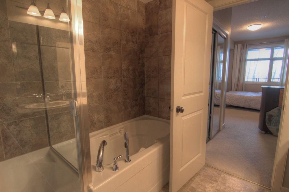 Pinnacle Inn & Suites Aspen YYC Zewnętrze zdjęcie