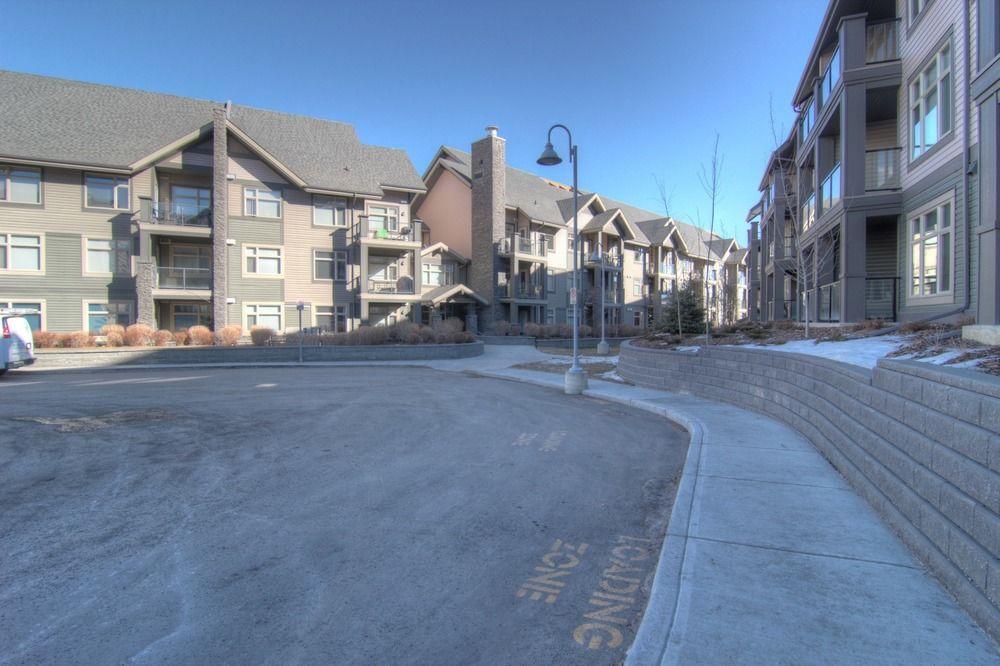 Pinnacle Inn & Suites Aspen YYC Zewnętrze zdjęcie
