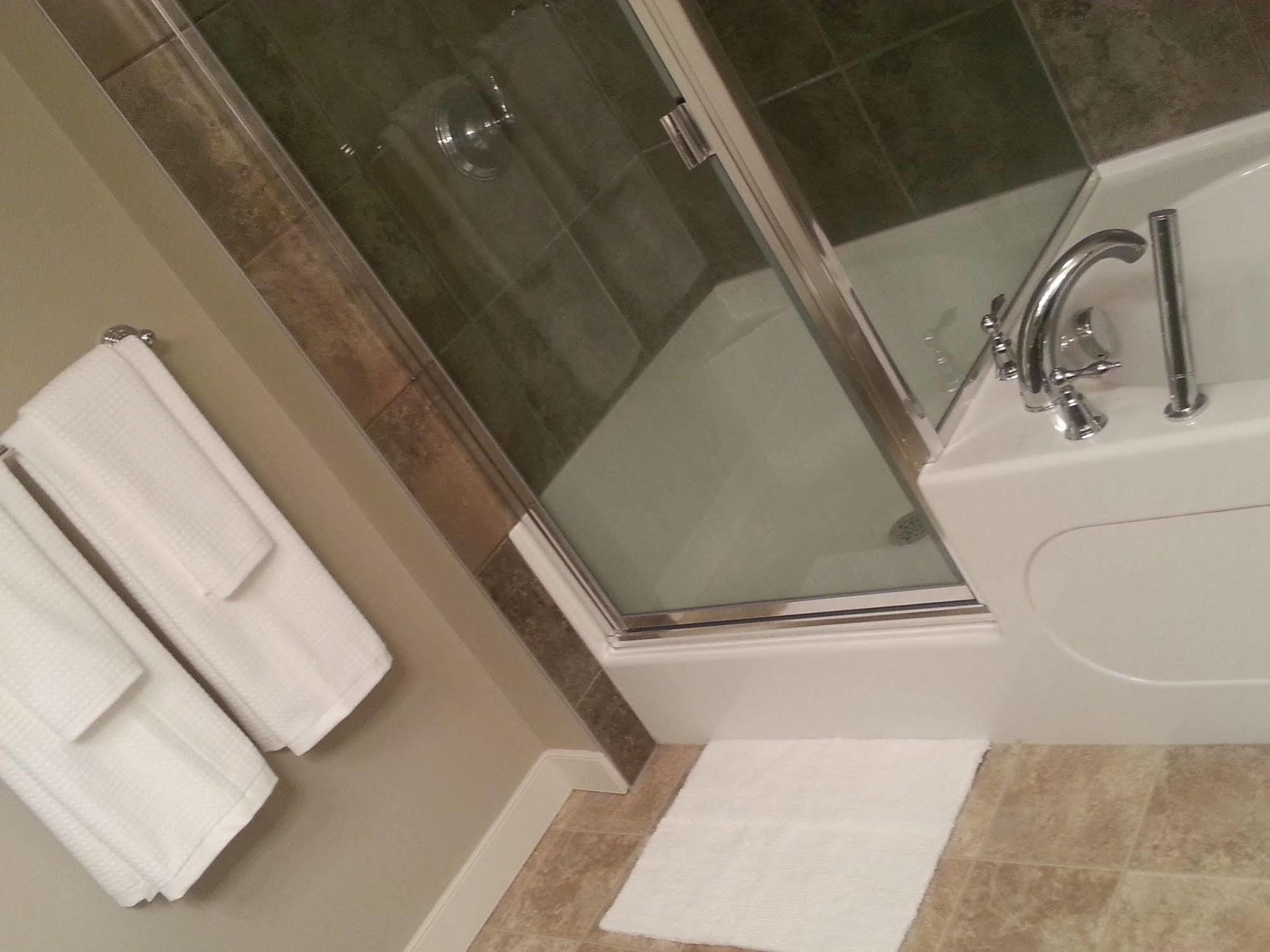 Pinnacle Inn & Suites Aspen YYC Zewnętrze zdjęcie