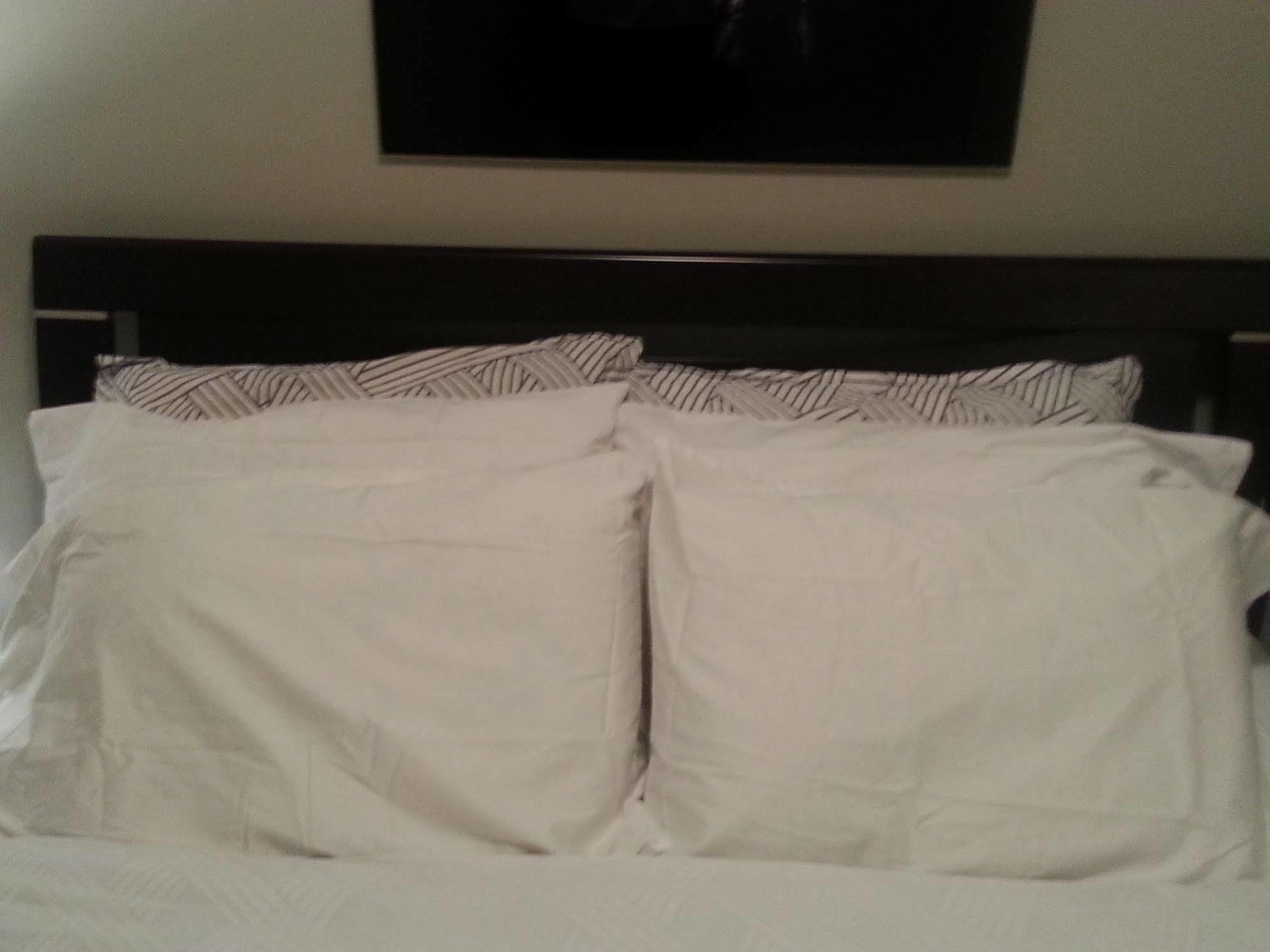 Pinnacle Inn & Suites Aspen YYC Zewnętrze zdjęcie
