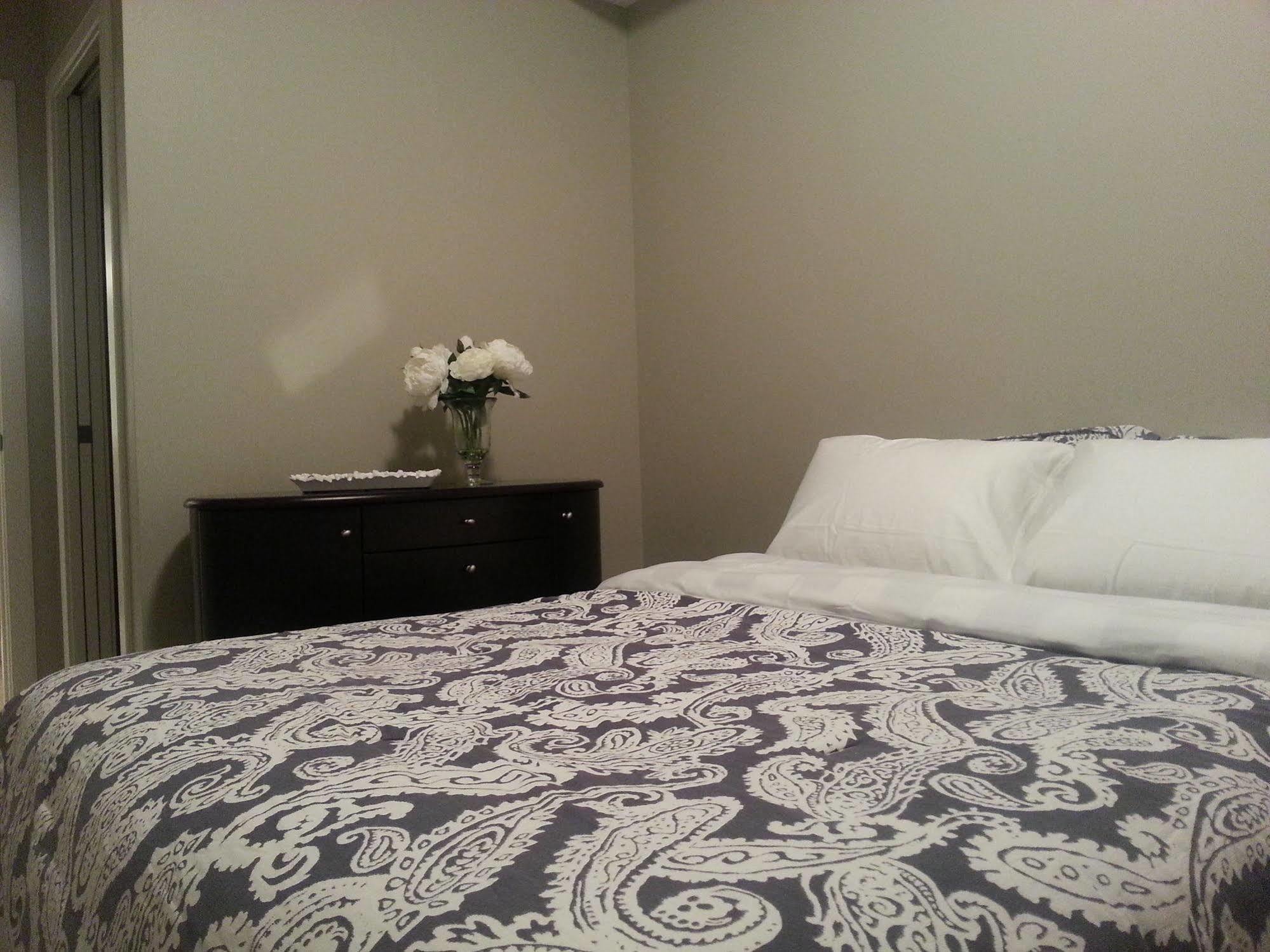 Pinnacle Inn & Suites Aspen YYC Zewnętrze zdjęcie